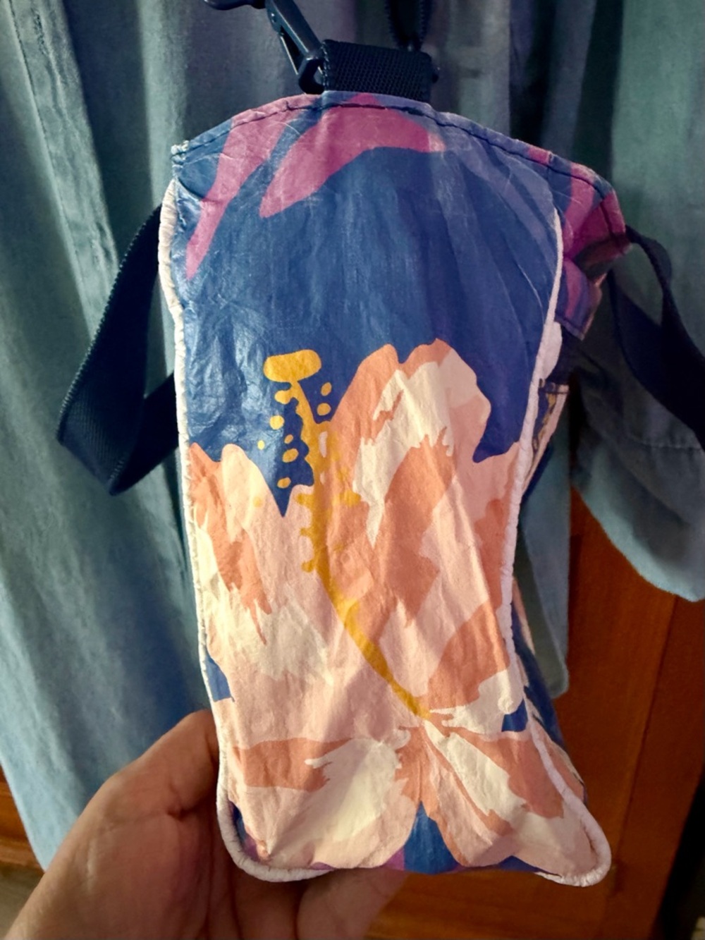 ALOHA Collection special edition Adrift Serene hibiscus crossbody - Picture 12 of 12